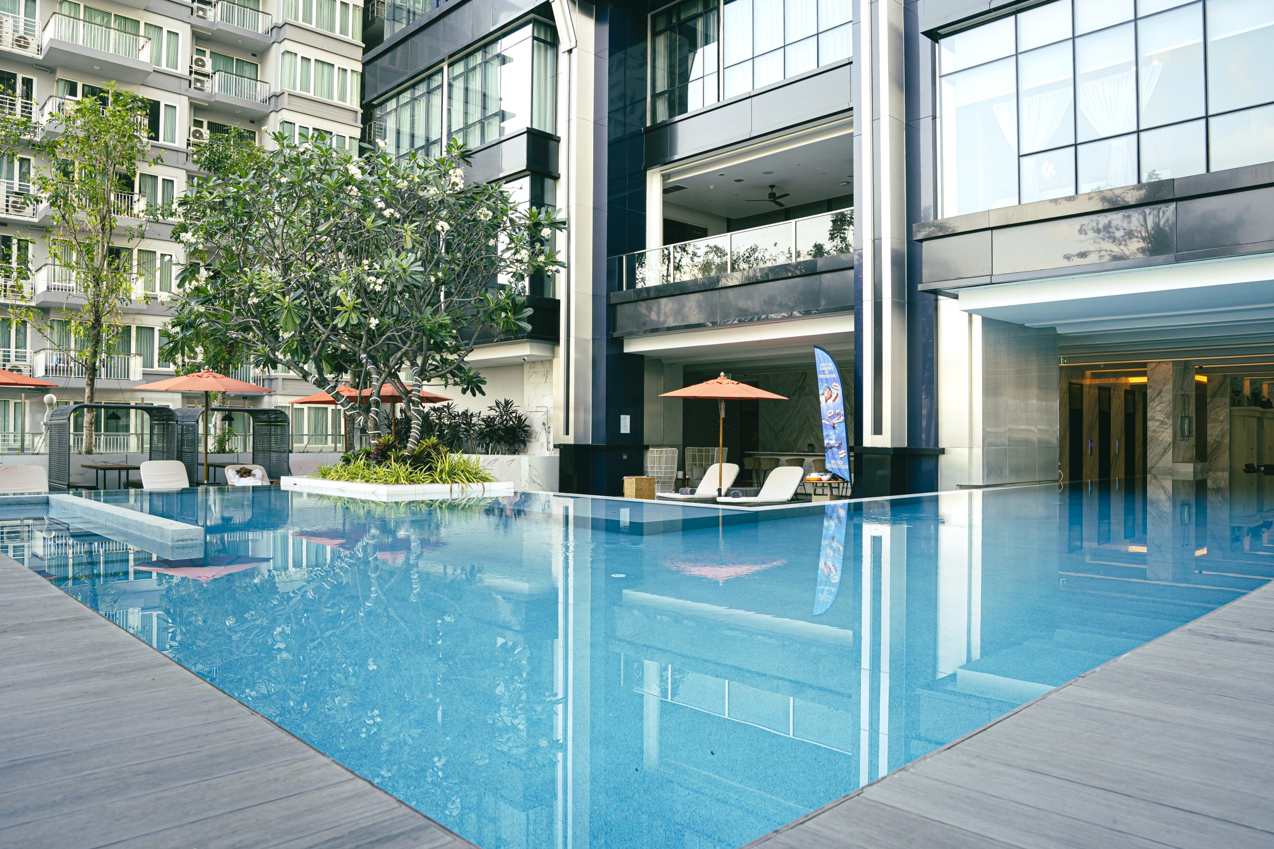 the-qlub-swimming-pool-and-lounge